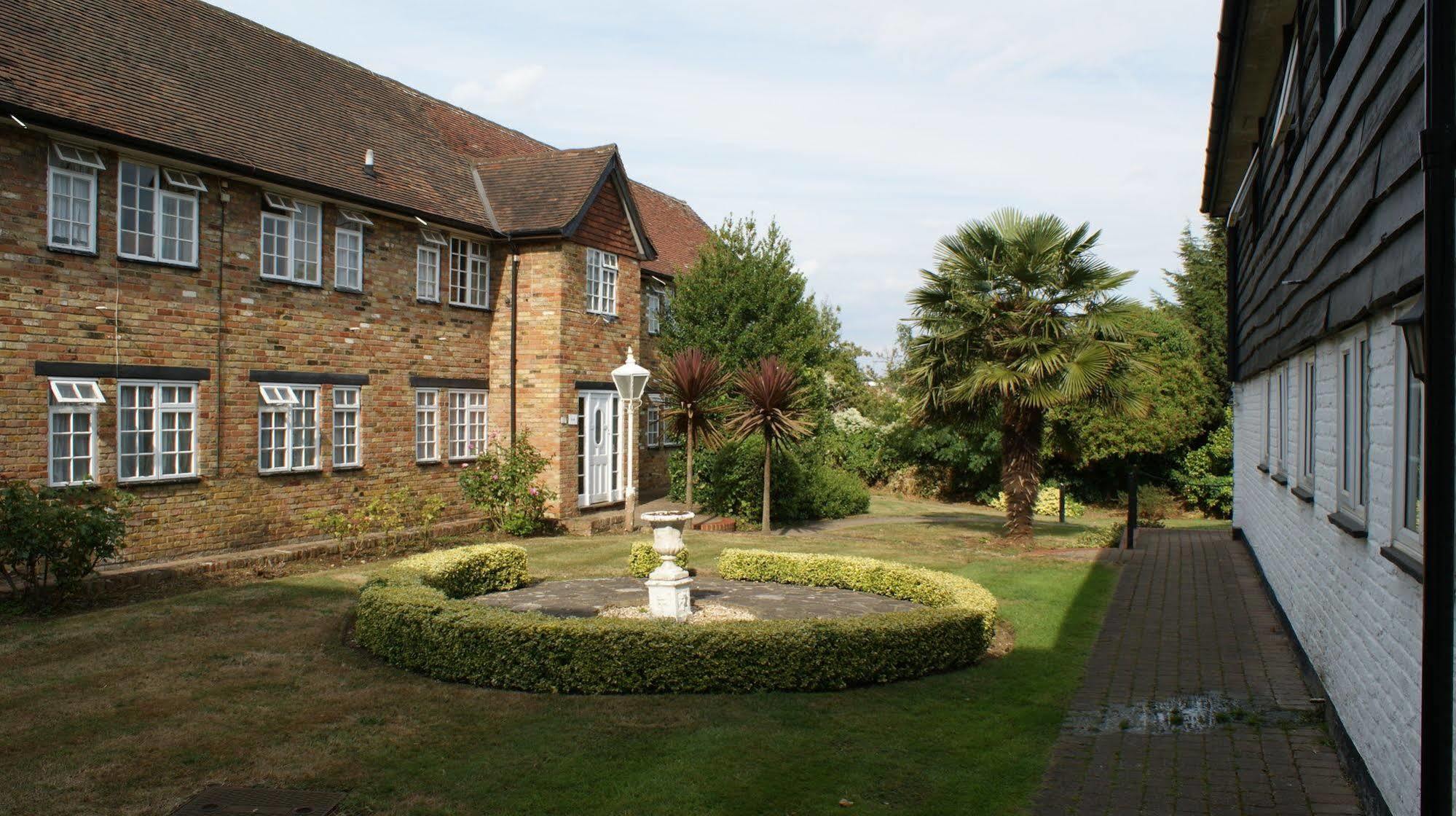Barn Hotel London Ruislip Exterior foto